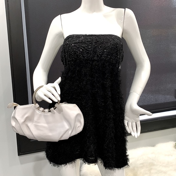 Handbags - White purse with metal round handle